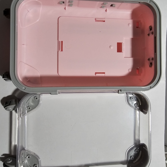 Mini makeup suitcase with accessories inside - Picture 2 of 3